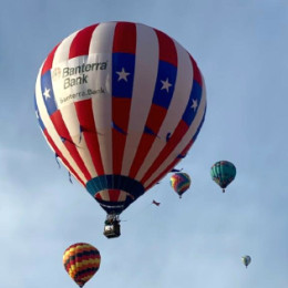  Trade Show balloon in sky with Banterra Bank displayed